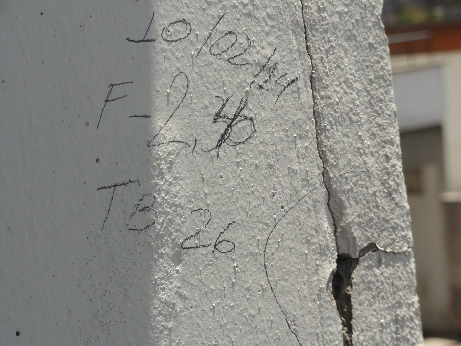 Daño localizado en elemento de hormigón